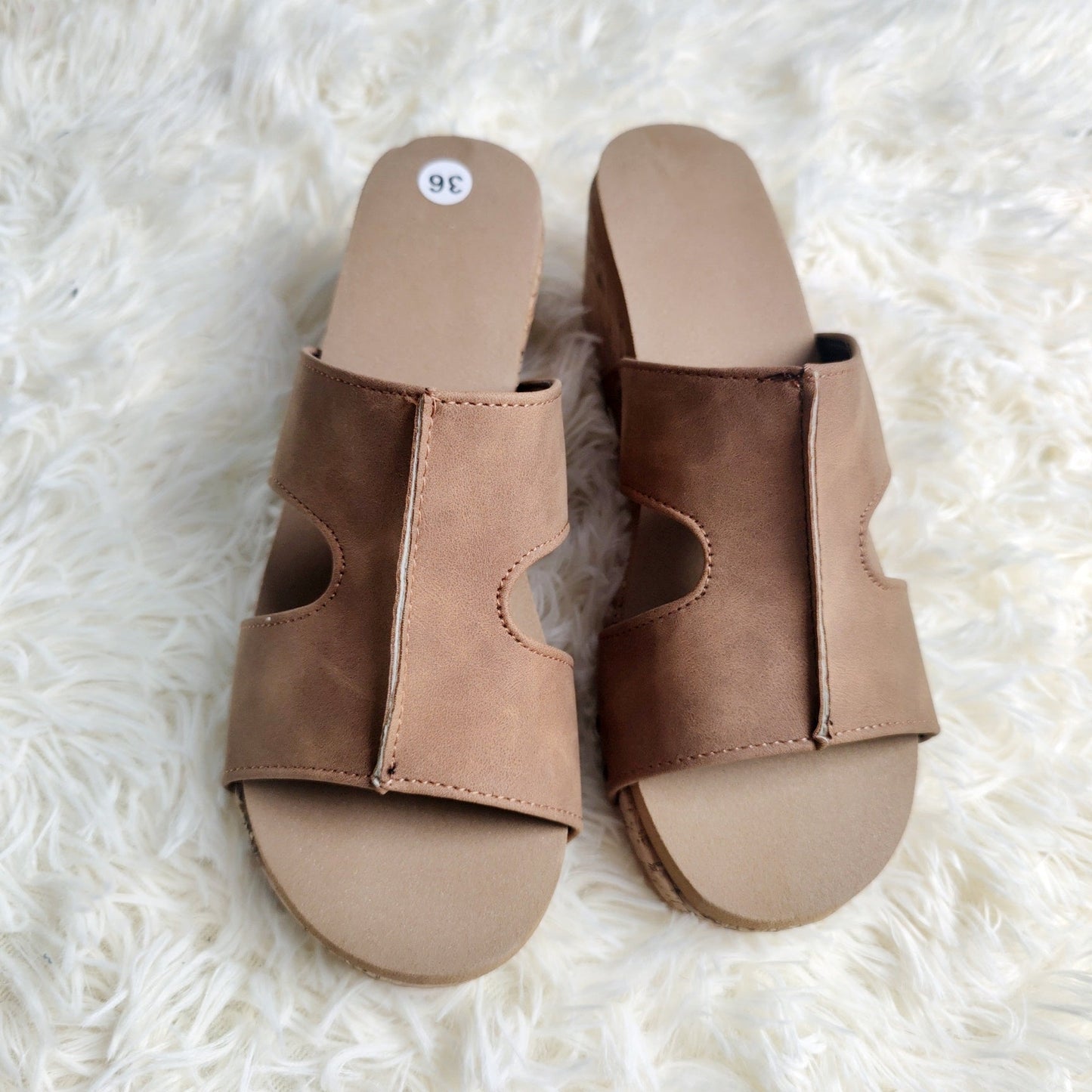 Best Selling Light Sole Stud Sandals