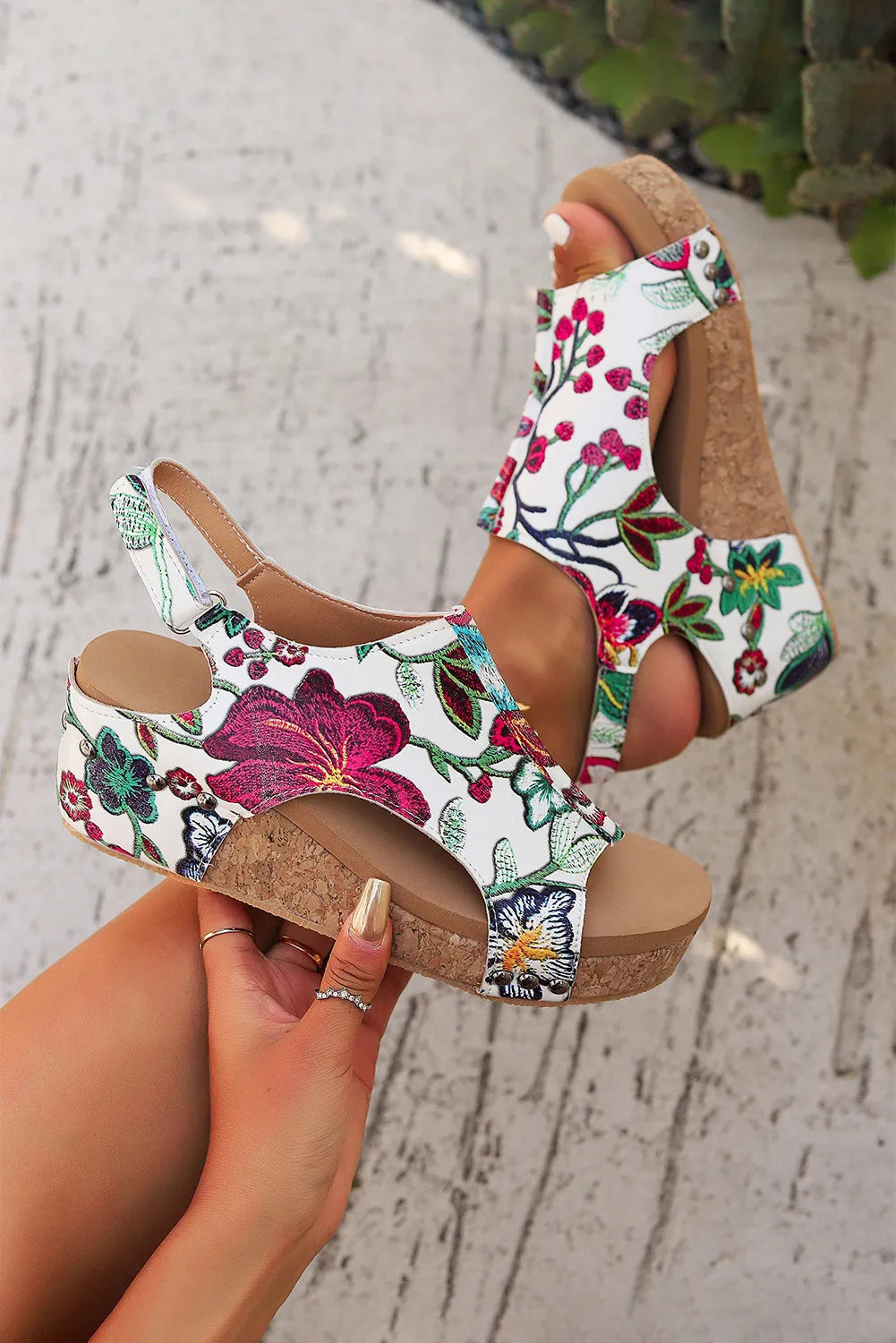 Floral Hollow Out Rivet Wedge Sandals